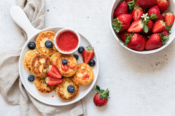Cottage cheese pancakes, syrniki with berries