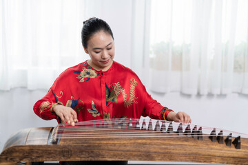 Playing the zither