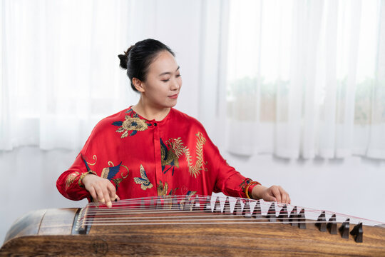 Guzheng Bilder Durchsuchen 689 Archivfotos, und Videos