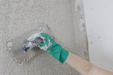 applying structural plaster to drywall, repairing the interior yourself