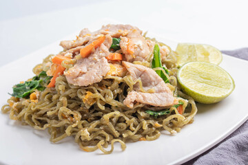 Moroheiya mixed vegetable noodles stir fried with pork and egg
