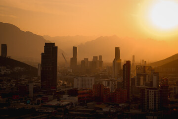 Monterrey, Ciudad entre montañas