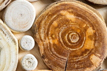 Drewniane krążki na tło