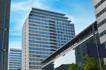 Obraz premium Beautiful view of modern buildings outdoors on sunny day