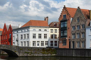 Fototapeta na wymiar Beautiful view of ancient buildings along canal