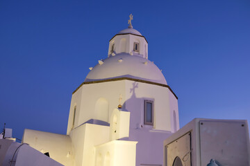 Closeup view of a beautiful whitewashed and traditional orthodox church in Santorini Greece - obrazy, fototapety, plakaty