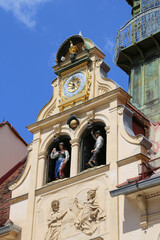 Fototapeta na wymiar Glockenspiel or Graz carillon at an art-nouveau facade showing a dancing couple in traditional Styrian costumes while different melodies as alpine folk, yodelling songs or Christmas carols are played.