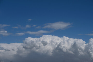 Fototapeta na wymiar Cumulus clouds on blue sky