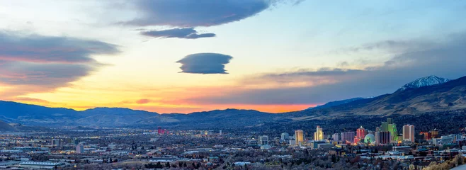 Zelfklevend Fotobehang Reno, Nevada skyline at dawn © John