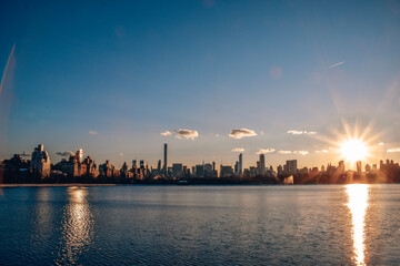 Fototapeta na wymiar sunrise over the city