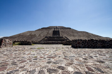 キシコの世界遺産である、古代都市遺跡、宗教都市国家ディオティワカン遺跡・太陽のピラミッドと月のピラミッド