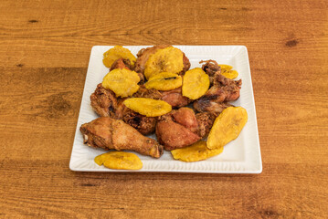 The pica chicken is a recipe from the Dominican Republic, fried chicken but with a trick that makes it especially tasty.