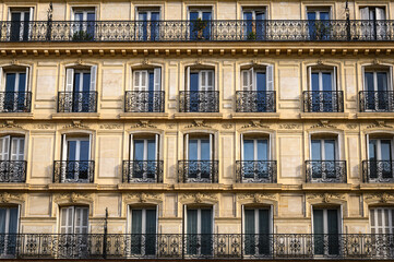 Fototapeta na wymiar Parisian facade