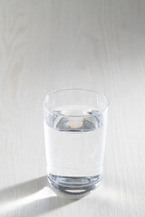 コップ一杯の水