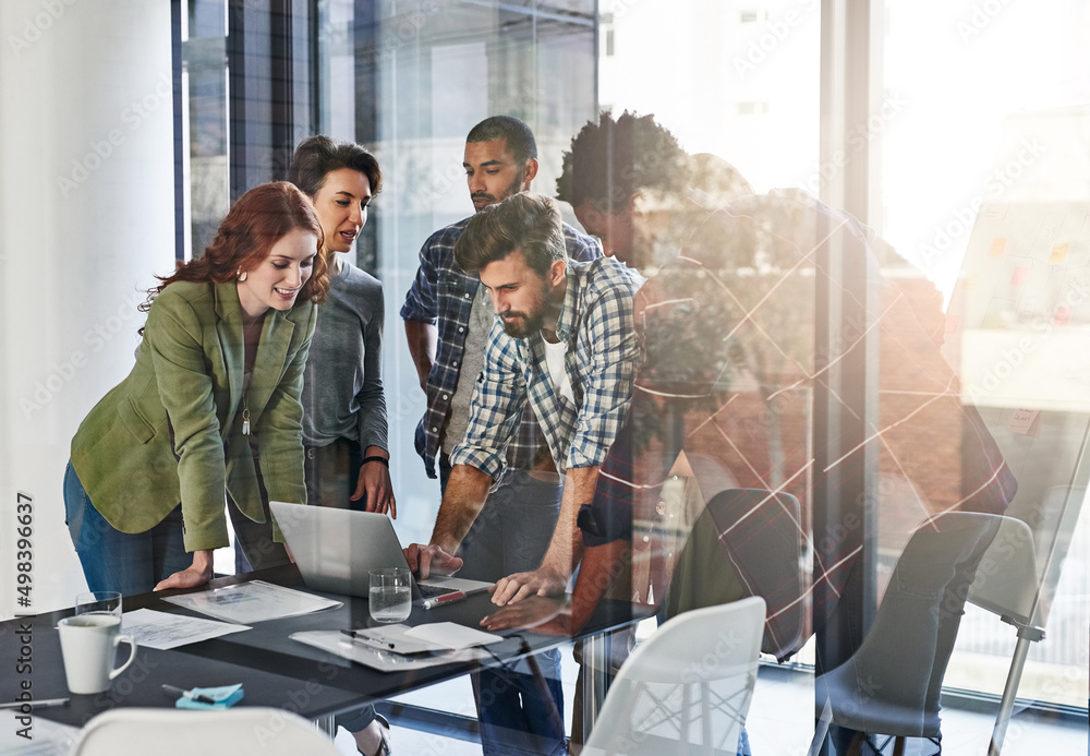 Aufkleber bringing fresh ideas to the table. shot of a group of colleagues working together on a laptop in an 