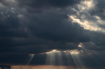time lapse of clouds over the sky - light throgh the clouds - cloudy
