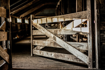 Obraz premium old wooden gate