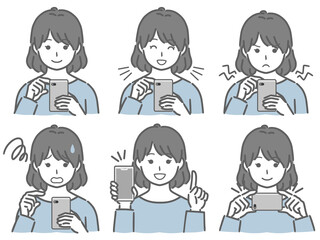 スマホを操作する私服の若い女性