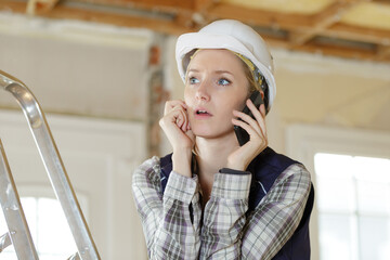 woman contractor on the phone