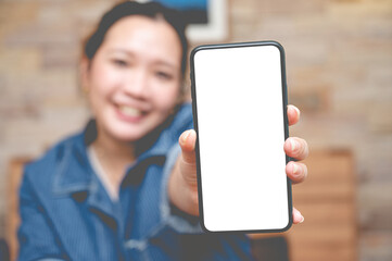 Close up women show a smartphone with an empty white screen at the cafe.