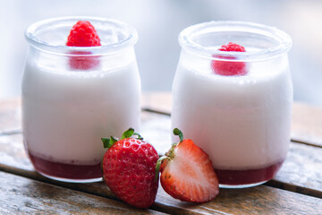 greek yogurt with fresh strawberries