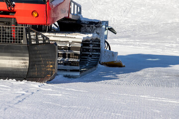 Snow groomer with cross-country ski-track machine