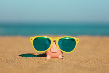 Fototapeta na wymiar Piggybank on the beach in summer