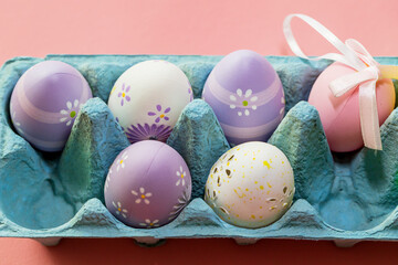 Fototapeta na wymiar Spring Easter theme. Decoration of eggs and flowers.
