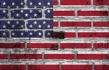 Full frame shot van Amerikaanse vlag op rommelige bakstenen muur