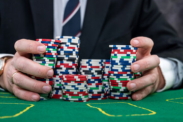 Naklejka premium Poker player in suit holding casino chips