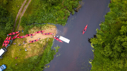 Spływ kajakowy rzeką © Tomasz