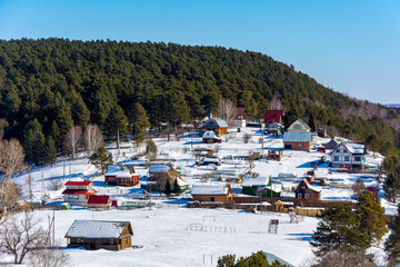 Fototapeta na wymiar View of the small village of Ust-Pisanaya in winter