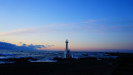 朝焼けの灯台