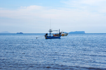 Obraz premium Local asian fisherman boat. The fishing boat departs for fish and squid in the Gulf of Thailand.