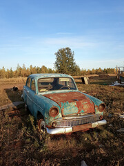 Obraz na płótnie Canvas Old rusty car beyond restoration.