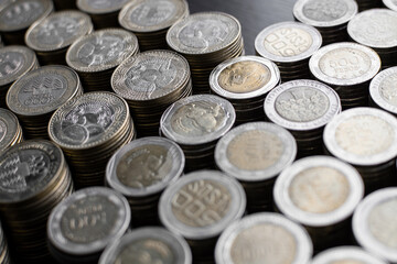 Pile of Colombian coins of 500 and 1000 denominations over wooden background. Ideal for economy, money, banks, save money and finance.
