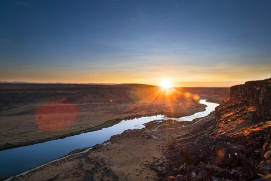 beautiful sunset over the snake river in idaho © annette shaff