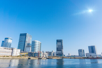 Fototapeta premium Tower apartments lined up along the river and a refreshing blue sky_53