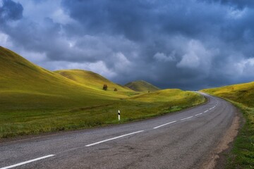 the road to the mountains