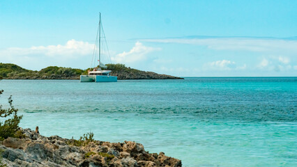 vacation boat sailing island bahamas