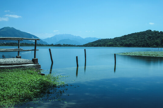 Long exposure shot of the Alserio lake in Italy
