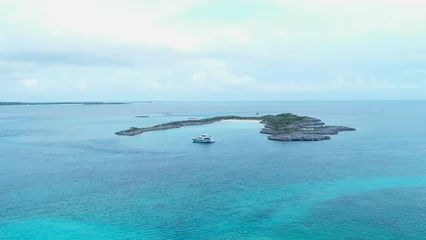 Foto op Plexiglas Aerial view of a yacht near the cove at Exumas, Bahamas © Dronevideosdallas/Wirestock Creators