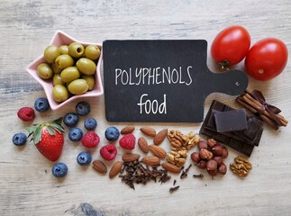 Foods rich in polyphenols. Natural sources of polyphenols: blueberry, raspberry, nuts, clove, chocolate, cinnamon. Polyphenols are compounds with antioxidant properties, offers various health benefits