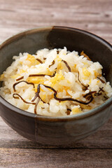 揚げ玉とし昆布の混ぜご飯