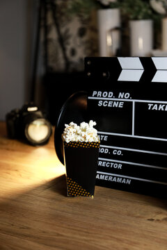 clapperboard for film shooting, with popcorn you feel more like going to the cinema