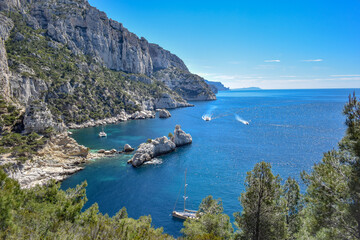 Fototapeta na wymiar Blue Waters of the Calanques National Park in Marseille, France