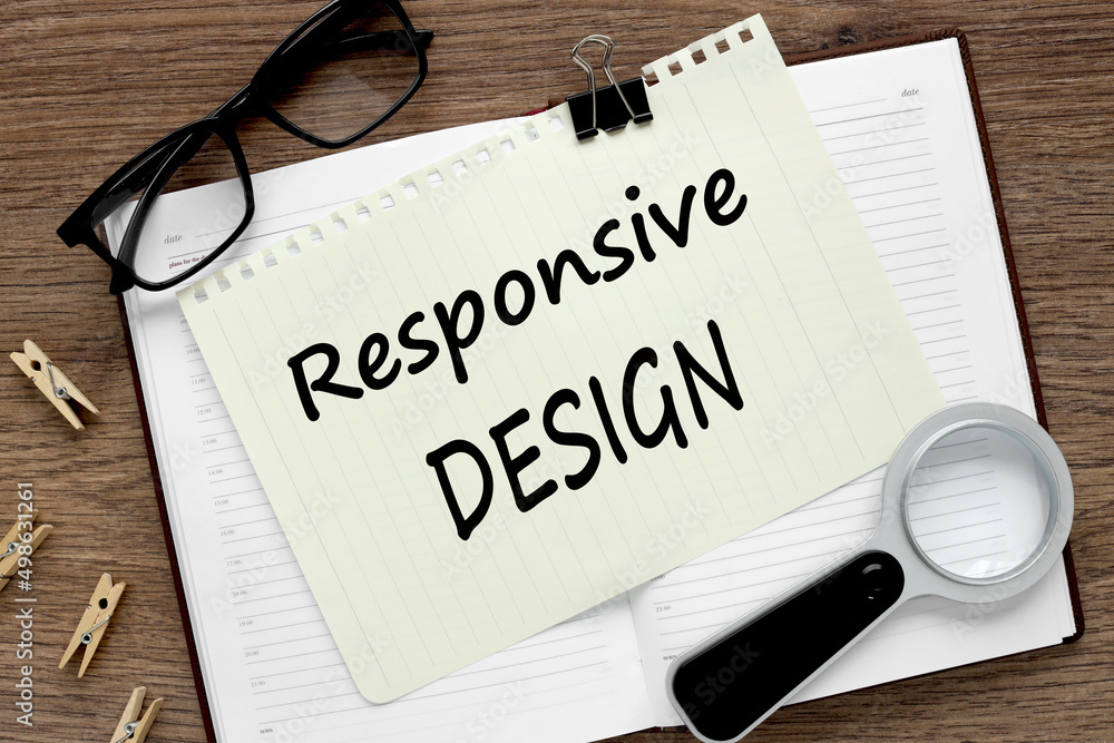 Aufkleber responsive design. text on notepad page on wooden table