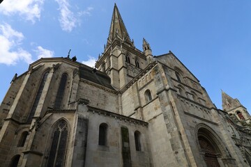 Fototapeta na wymiar La cathédrale Saint Lazare, vue de l'extérieur, ville de Autun, département de la Saone et Loire, France