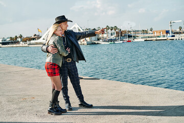 Obraz premium Romantic middle-aged couple strolling along the harbor