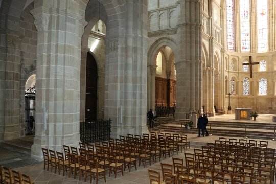 La cath&eacute;drale Saint Lazare, int&eacute;rieur de la cath&eacute;drale, ville de Autun, d&eacute;partement de la Saone et Loire, France